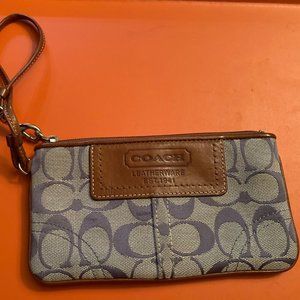 Coach Wristlet fair